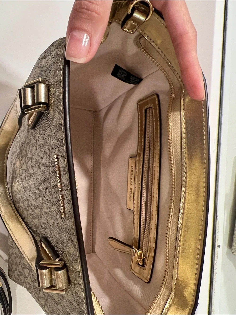 ✨Michael Kors gold handbag✨